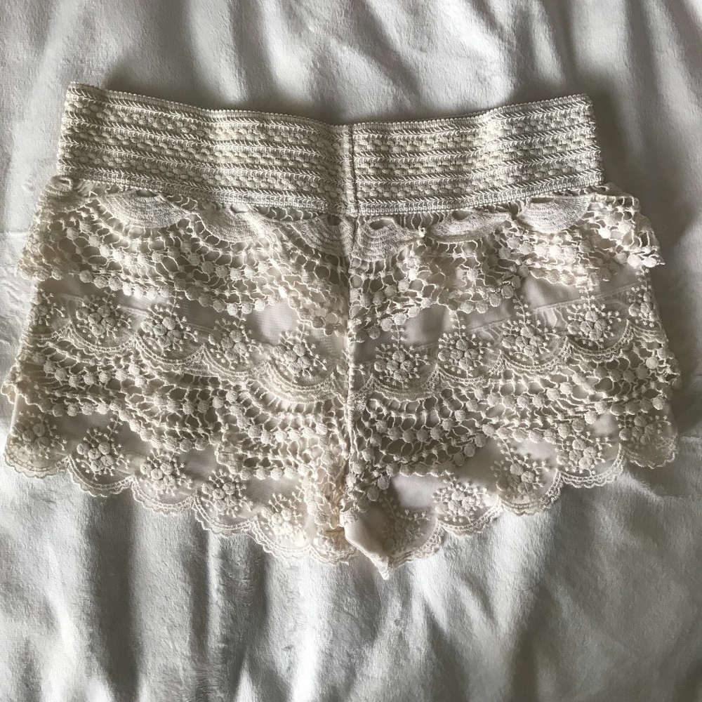Lace/crochet women's shorts